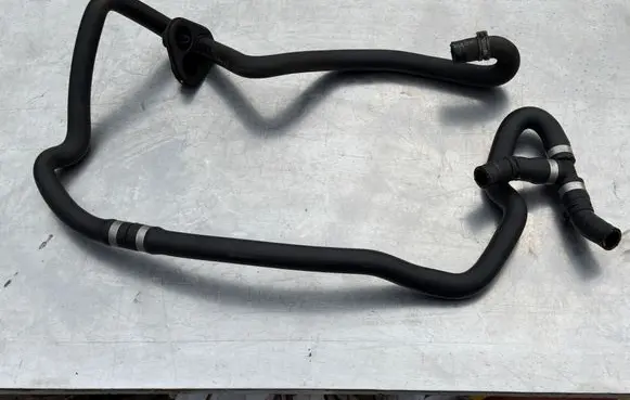 Mercedes-Benz S W220 Engine coolant pipe/hose A2208301896