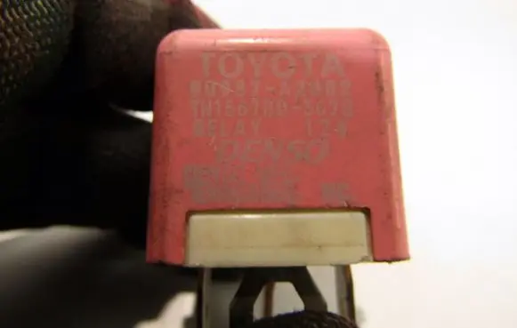 Toyota Auris 150 Fuel pump relay 90987A2002