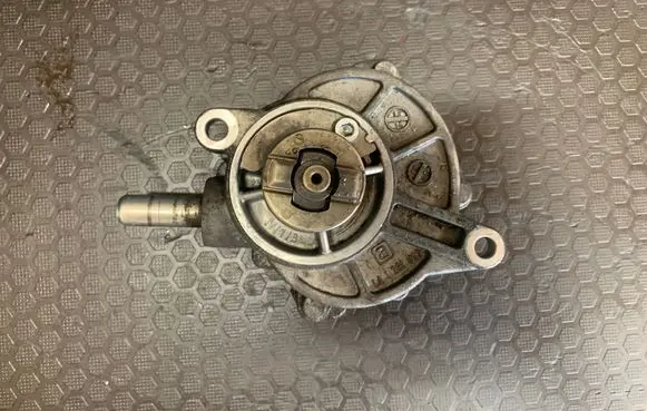 Mercedes-Benz C W204 Vacuum pump LA1231052