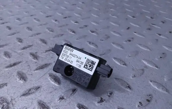 BMW X1 U11 Aerial antenna amplifier 9442274 65209442274