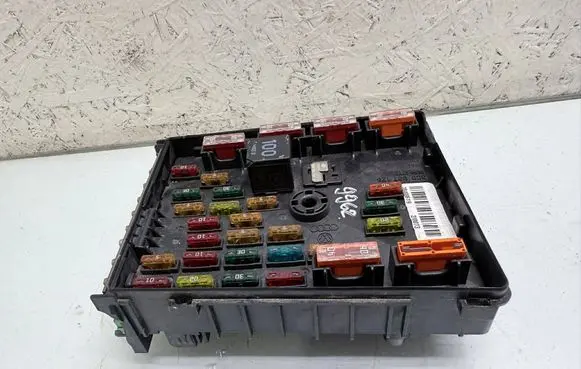 Volkswagen PASSAT B6 Fuse module 3C0937125