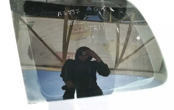 Opel Sintra Rear side window