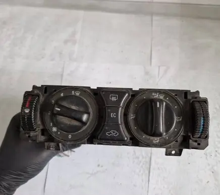 Mercedes-Benz E W210 Climate control unit 9140010258 2108302085