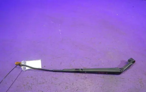 Toyota Avensis T250 Front wiper blade arm