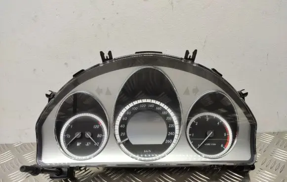 Mercedes-Benz GLK (X204) Speedometer (instrument cluster) A2049003802