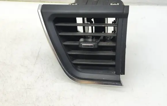 Renault Trafic III (X82) Dash center air vent grill 687518873R 687618396R