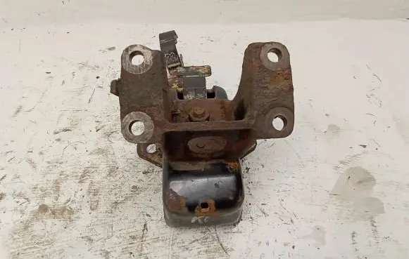 Toyota Hilux (AN10, AN20, AN30) Engine mount bracket 123610L030