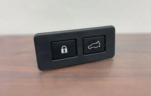 Subaru Forester SK Tailgate/boot open switch button 