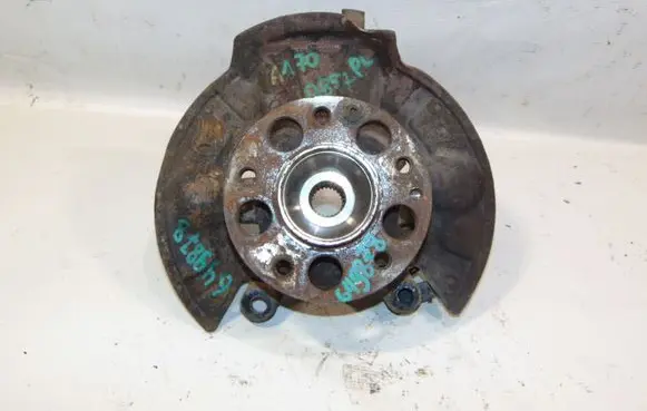 Mercedes-Benz A W168 Front wheel hub A1683301620 A1683370345