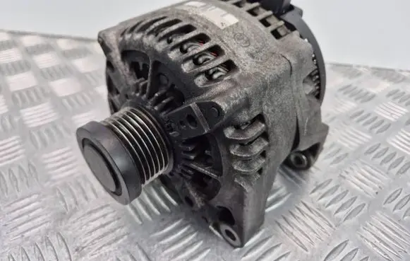 BMW 5 F10 F11 Generator/alternator 7605061 14V210A 1042106403