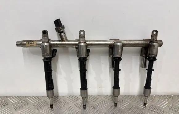 Alfa Romeo Giulia Fuel main line pipe 50052930 04893630AA 0557906953