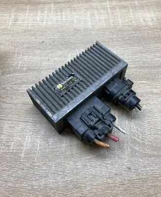 Renault Megane I Glow plug pre-heat relay 7700100703