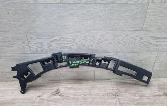 Front bumper mounting bracket