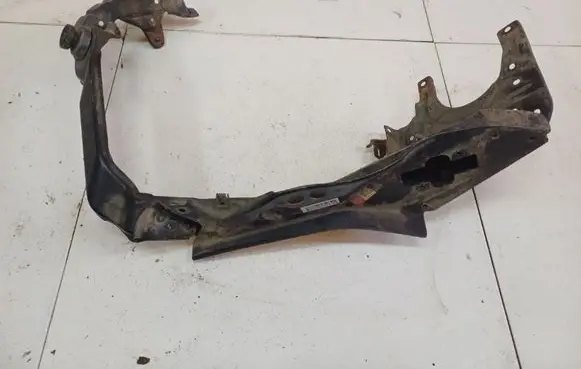 Mercedes-Benz CLS C219 Radiator support slam panel