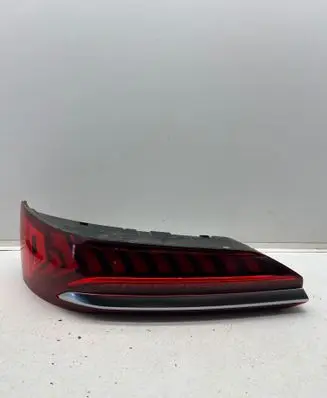 Audi Q7 4M Rear/tail lights 4M0945093F 90180593