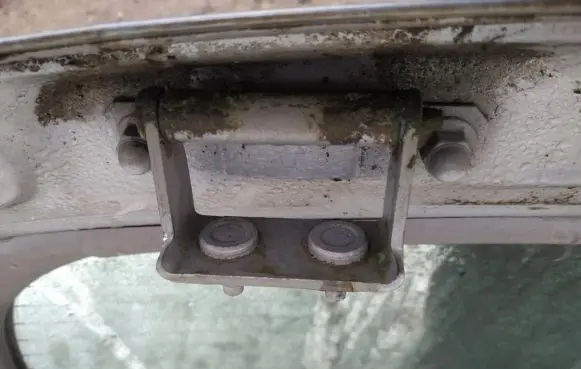 Nissan Almera N16 Tailgate/trunk/boot hinge