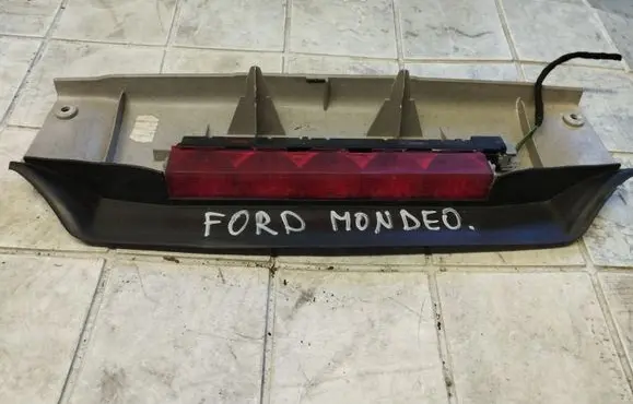 Ford Mondeo MK I Third/center stoplight