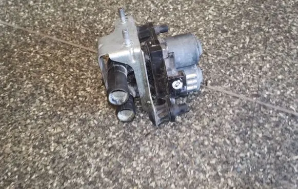 Mercedes-Benz CLK A208 C208 Coolant heater control valve 1147412078