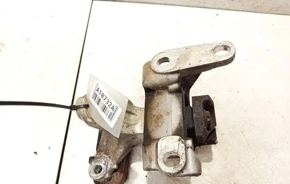 Engine mount bracket