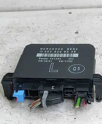 Mercedes-Benz C W203 Door control unit/module 2038200526 351369