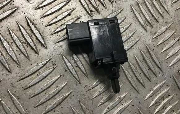 Chevrolet Captiva Clutch pedal sensor 