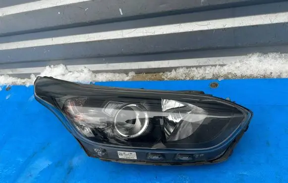 KIA Ceed Headlight/headlamp JZ92121040