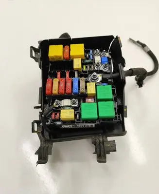 Peugeot 308 Fuse module 9804848580