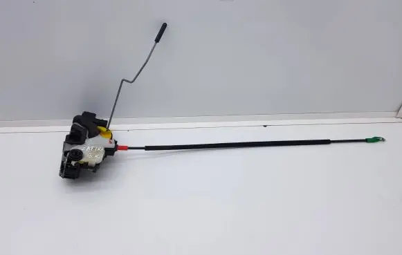 Opel Zafira C Rear door lock 3023881