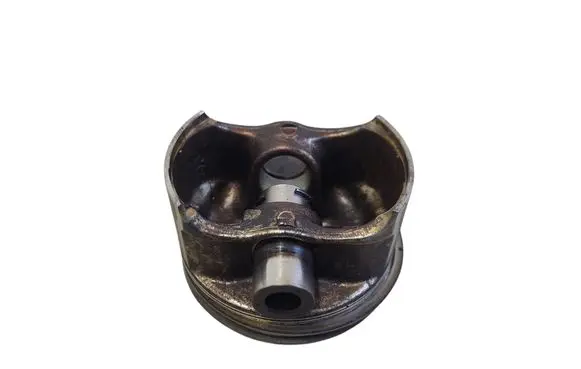 Volkswagen Golf V Piston 0000