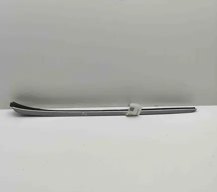 Hyundai Santa Fe Windshield trim 861332W000