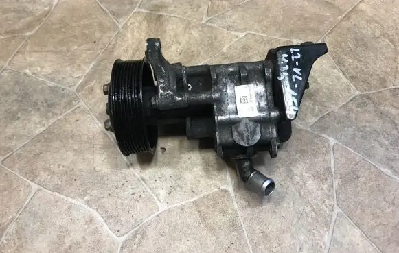 BMW 5 F10 F11 Power steering pump 6794350