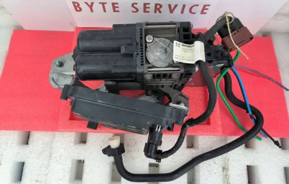 Porsche Macan (95B) Air suspension compressor/pump 95C616005E