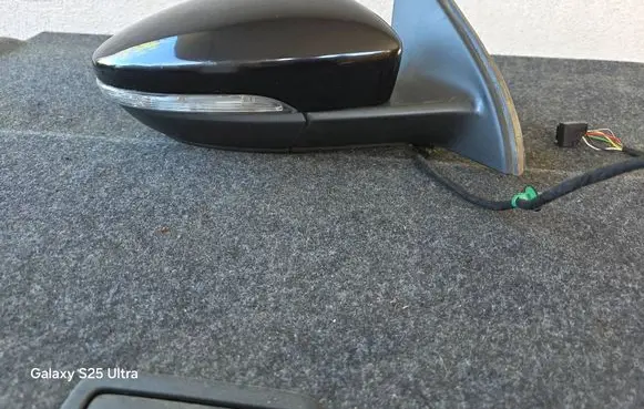 Volkswagen PASSAT B7 Front door electric wing mirror 3C0857934A