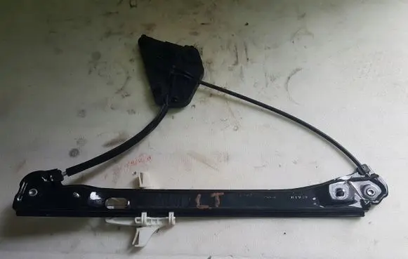Skoda Rapid (NH) Rear window lifting mechanism without motor