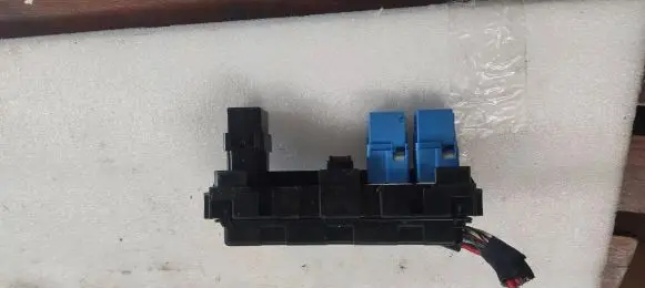 Nissan Leaf II (ZE1) Fuse module