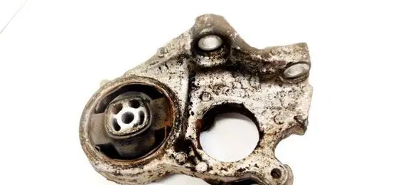 Ford Mondeo Mk III Engine mount bracket