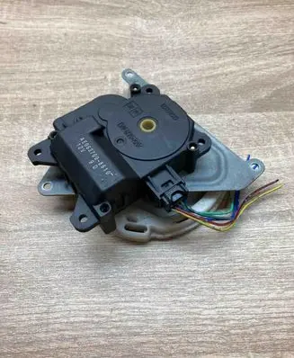 Toyota Avensis Verso Air flap motor/actuator 0637008610 WITHPLUG