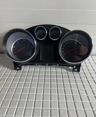 Opel Insignia A Speedometer (instrument cluster) 12844134 SW5490