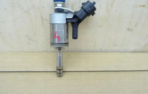 Peugeot RCZ Fuel injector 0261500