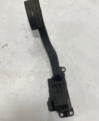 Accelerator throttle pedal