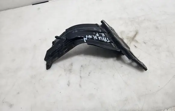 Volkswagen Touran I Fender mounting bracket 1T0821135B