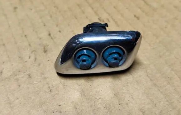 Chrysler 300 - 300C Headlight washer spray nozzle
