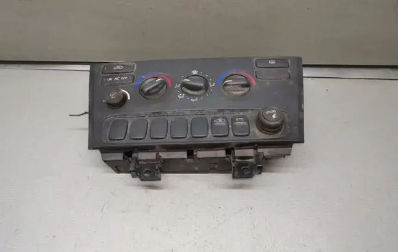 Volvo V70 Climate control unit 8651240