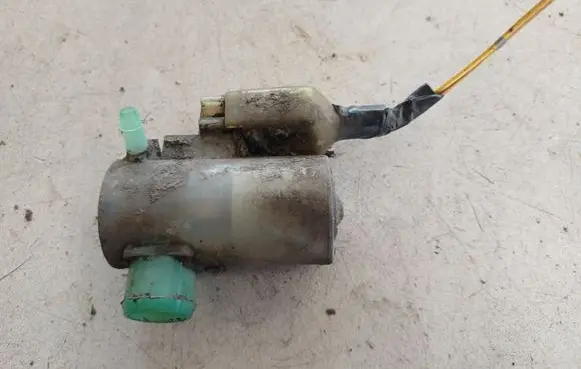 Suzuki Swift I Windscreen/windshield washer pump