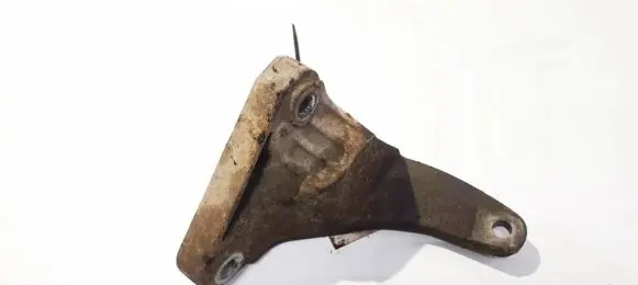 Ford Mondeo Mk III Engine mounting bracket 1s716p093ab