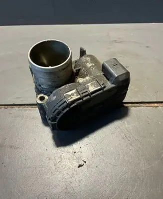 Opel Vivaro Throttle valve 8200330810