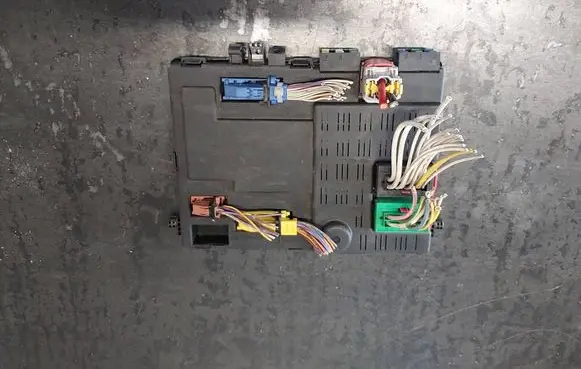 Peugeot Partner Fuse box set 9642409880