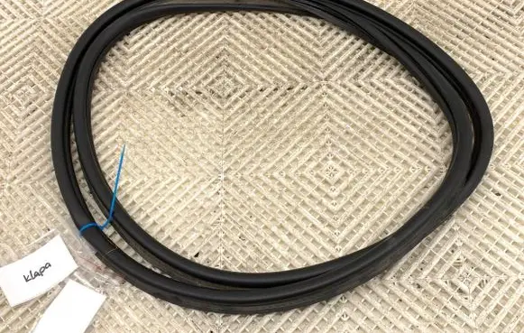 Opel Grandland X Rubber seal front door (on door) 9814992280