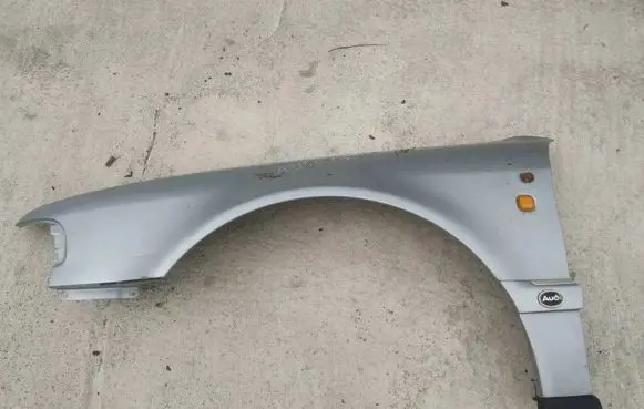 Audi A8 S8 D2 4D Fender pilkas