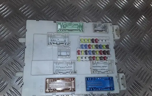 Ford Focus Fuse module DM5T14014